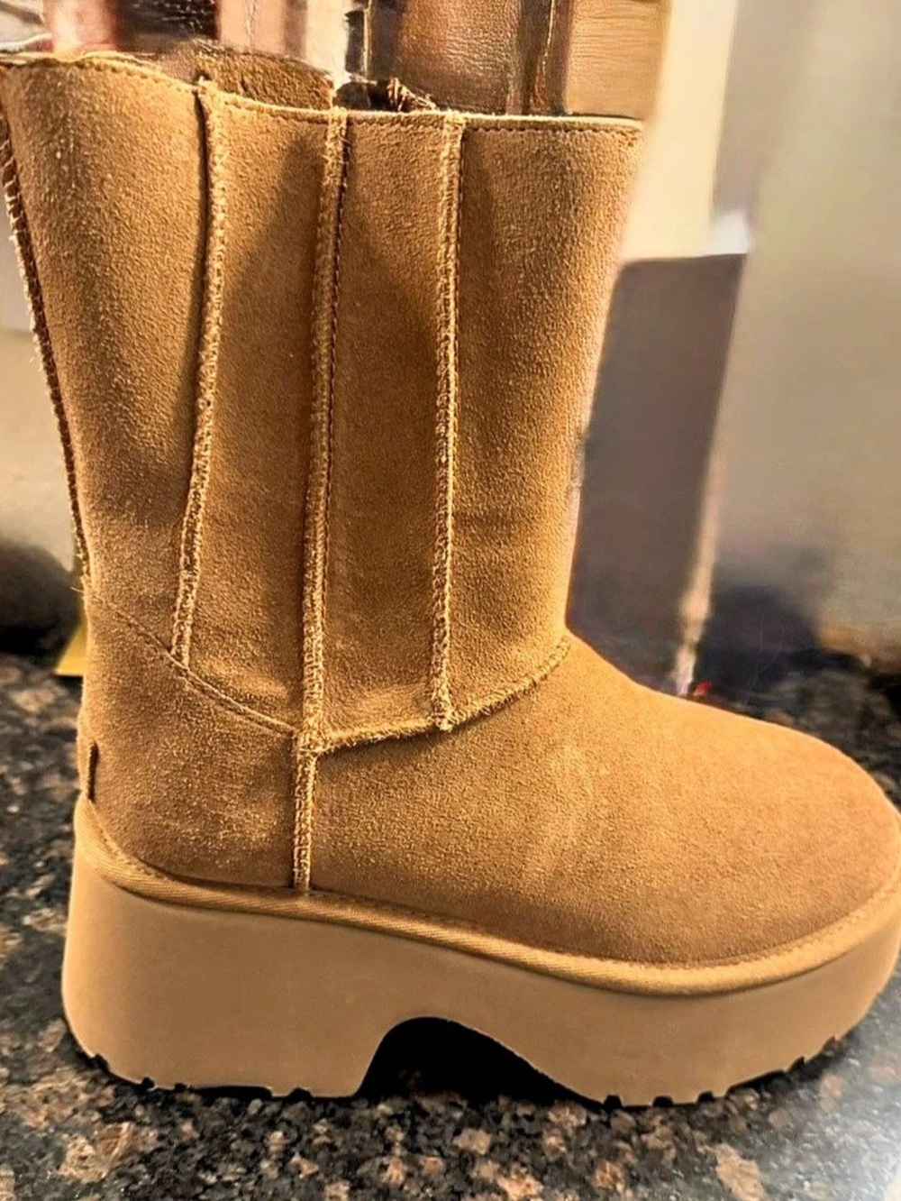 New UGG Women's Classic Twin Seam New Heights Boot. Size 8.